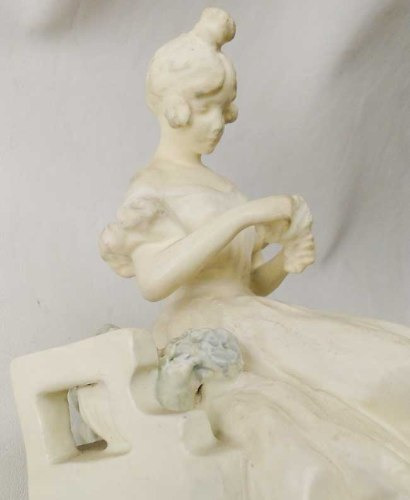 Escultura De Porcelana Joven Mujer Arte Antica
