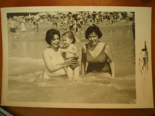 Foto Mar Del Plata Turistas En La Playa Decada 60