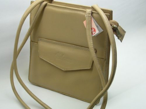 Cartera De Cuero Color Beige Bolsillo Externo Con Tapa Sobre