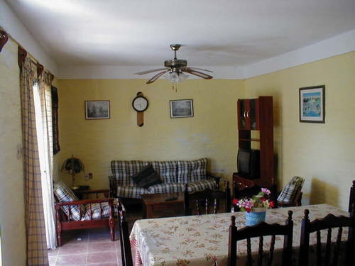 Alquilo Piriapolis Lindos Aptos Tipo Casita En Pleno Centro De Piriapolis A 5 De La Playa 2 Dormitorios Parrillerito Lugar Para El Auto Totalmente Equipado Para 5 Personas