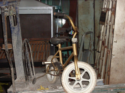 Bicicleta Niño, De Coleccion Con Rueditas $ 7000. (Usado)