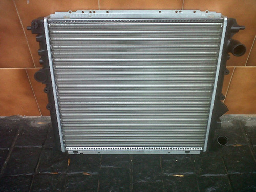 Imagen 3 de 7 de Radiador Renault 19 Nafta Rn Con Y Sin Aire Acondicionado
