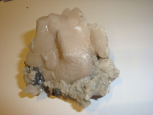 Roca Mineral Cristales De Calcita Salmon Con Galena Pirita