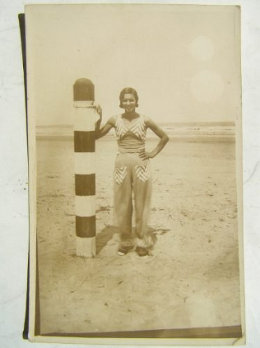 Foto Postal Antigua Mujer En La Playa Fotografia Vacaciones