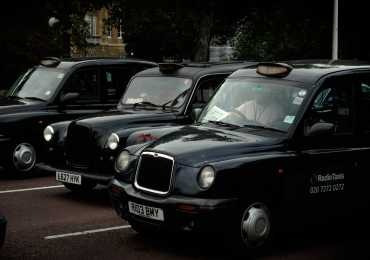 Taxis En Calles De Londres Inglaterra - Lámina 45 X 30 Cm.