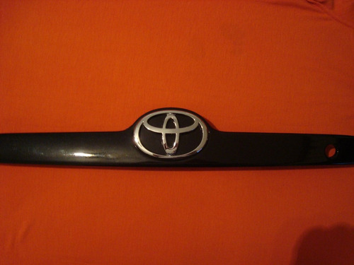 Platina Trasera Original Toyota Corolla 2005-08 Con Emblema