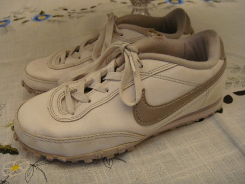 Tenis Nike Branco Prata Estilo Chuteira Tam. 35