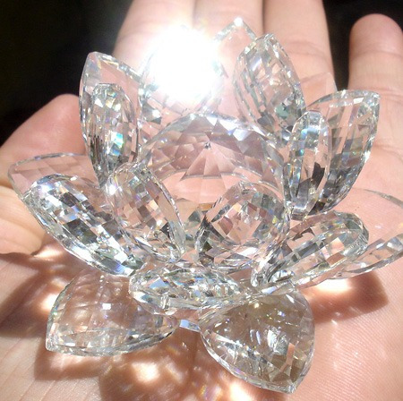 Flor De Lótus De Cristal Transparente Brilhante 8cm