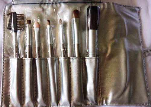Elegante Set De 7 Brochas De Maquillaje Mac Plateada | MercadoLibre Elegante Set De 7 Brochas De Maquillaje Mac Plateada | MercadoLibre