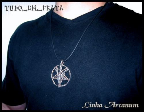 Imagem 5 de 5 de Pingente Baphomet Em Prata Com Cordão Ajustável De Borracha