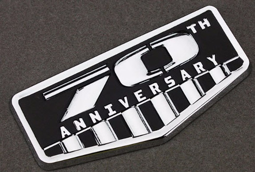 Placa Logo Emblema Jeep 70th Aniversario  C/adhesivo Set 2pz