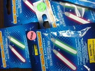 Imagen 5 de 6 de Tubo 15pulseras Neón Las Originales Glow In Dark Hora Loca