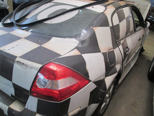 Imagem 2 de 10 de Sucata Renault Logan 2010 E 2011 Para Retirada De Peças