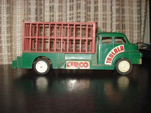 Camion Antiguo De Transporte De Zoologico