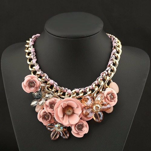 Collar De Mujer Con Flores Color Rosa De Moda