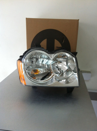 Faro Derecho Jeep Grand Cherokee 2005 Al 2007 Mopar Sp