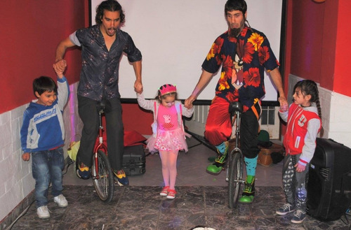 Imagen 6 de 9 de Mago Rulín Y Payaso Meterete - Show De Magia Y Circo