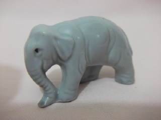 B. Antigo - Elefante Miniatura Em Porcelana Alemã