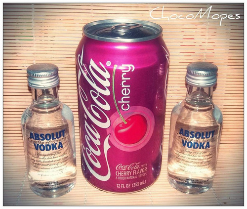 2 Absolut (miniatura) + 1 Latita Coca Cola Cherry