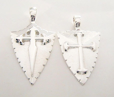 Pingente Escudo Medieval Cruz De Santiago/templária Em Prata