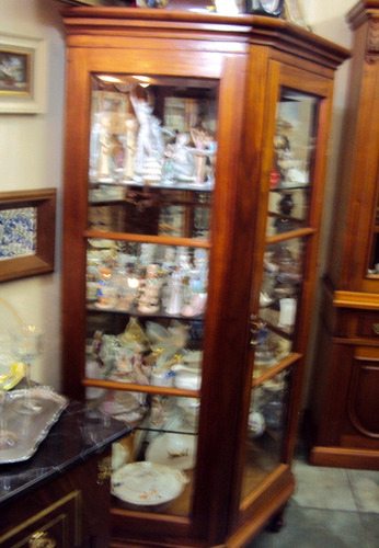 Vitrine Antiga De Cedro Com 3 Faces E Espelho No Fundo (Usado)