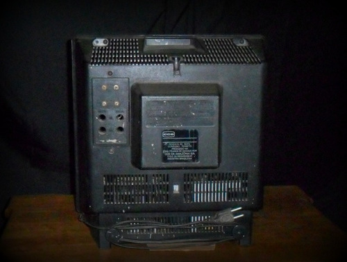 Aparelho De Televisão Cce.