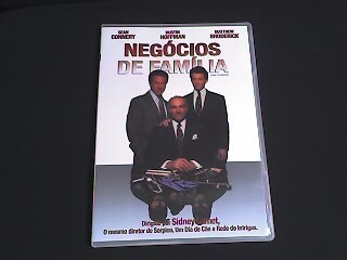 Negocios De Familia   (semi Novo) Capa Slim