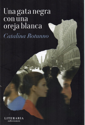 Una Gata Negra Con Oreja Blanca Carolina Rotunno (v)