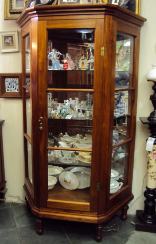 Vitrine Antiga De Cedro Com 3 Faces E Espelho No Fundo (Usado)