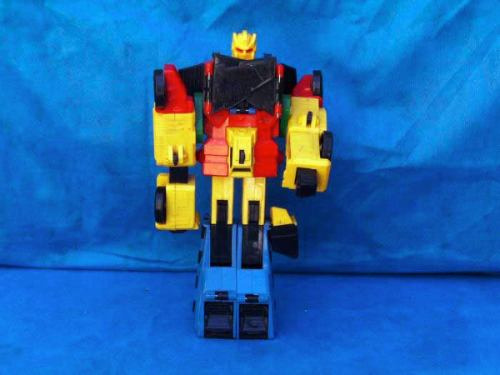 Robô Antigo Transformer Amarelo Vermelho Azul No Estado