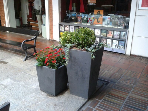 Imagen 6 de 6 de Maceta Taca Piramidal De Hormigon Para Jardin E Interior
