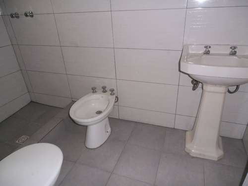Ref 1058, Amplio Apto 2 Dormitorios, Centro A Mts De Rambla