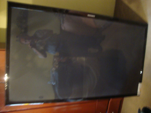 Imagem 4 de 5 de Tv Samsung 64 Plasma 3d Mod.d550cigxzd Tela Trincada.