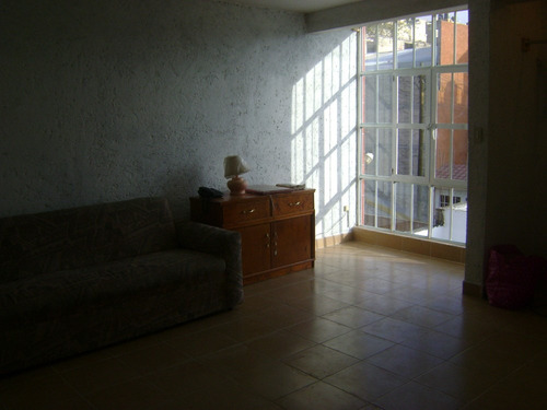 Imagen 6 de 12 de Casa Sola En Gustavo A Madero Cuenta Con 4 Deptos Independ