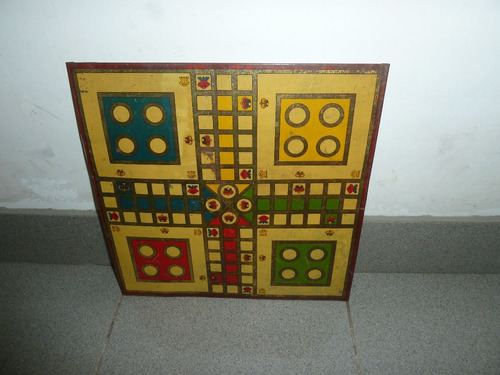 Tablero De Juego De Ludo Antiguo De Chapa