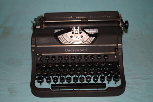 Máquina De Escribir Antigua Marca Underwood