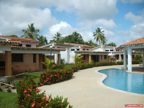 Imagen 2 de 12 de Townhouse En Venta