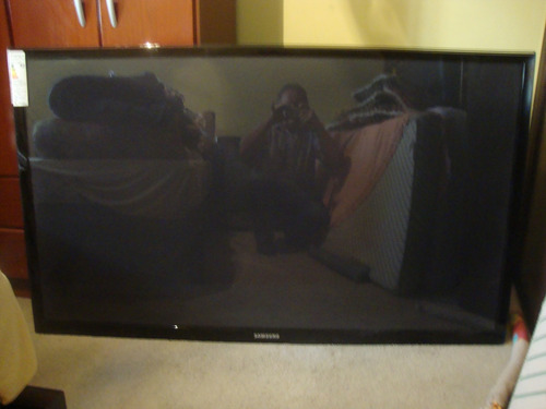 Imagem 1 de 5 de Tv Samsung 64 Plasma 3d Mod.d550cigxzd Tela Trincada.
