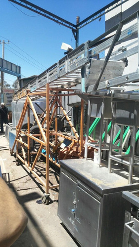 Imagen 2 de 5 de Escalera Telescopica Base Para Bodega