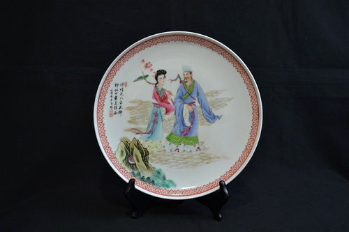 Antigo Medalhão Oriental Em Pasta Dura De Porcelana Déc. 50