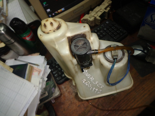 Imagen 3 de 3 de Vendo Tanque Wiper Con Su Motorcito De Mazda 323, Año 1997