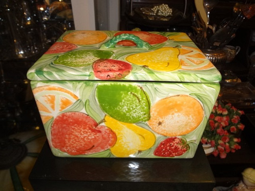 Caixa Antiga Em Ceramica Com Frutas Pintadas A Mão