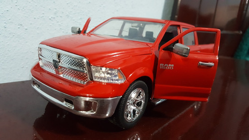 Camioneta 2014 Ram 1500 A Scala 1:24 Nueva  Rojo