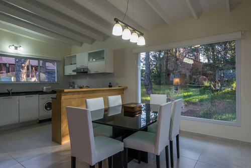 Imagen 3 de 19 de Casa En Alquiler O Venta En Valeria Del Mar A 3 Cuadras De La Entrada A Cariló Y 6 De La Playa Con Jacuzzi Y Loza Radiante.
