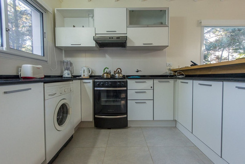 Imagen 4 de 19 de Casa En Alquiler O Venta En Valeria Del Mar A 3 Cuadras De La Entrada A Cariló Y 6 De La Playa Con Jacuzzi Y Loza Radiante.