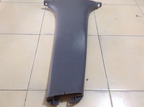 Plastico Inferior Poste Central Derecho Focus Sedan 00-04