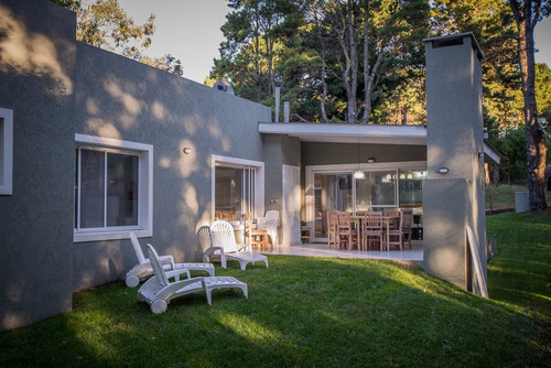 Imagen 13 de 19 de Casa En Alquiler O Venta En Valeria Del Mar A 3 Cuadras De La Entrada A Cariló Y 6 De La Playa Con Jacuzzi Y Loza Radiante.