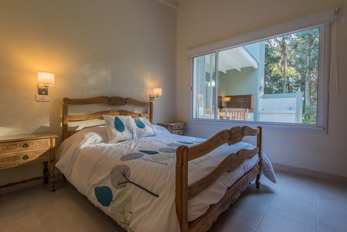 Imagen 8 de 19 de Casa En Alquiler O Venta En Valeria Del Mar A 3 Cuadras De La Entrada A Cariló Y 6 De La Playa Con Jacuzzi Y Loza Radiante.