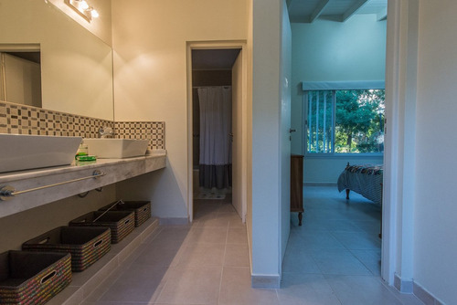 Imagen 11 de 19 de Casa En Alquiler O Venta En Valeria Del Mar A 3 Cuadras De La Entrada A Cariló Y 6 De La Playa Con Jacuzzi Y Loza Radiante.