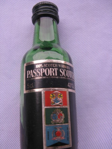Retro Virales: Botellita Licor Whisky Pasport  Bfk Lc13br